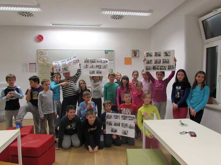 Skupina dětí, se kterými Dostálová pracovala ve slovinském Cerknu. Foto: CŠOD Cerkno