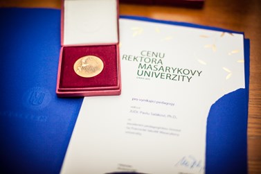 Ocenění pedagogové získají Malou bronzovou medaili MU, diplom a finanční odměnu. Foto: archiv MU