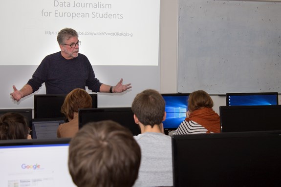 Američan Stephen Doig učí na FSS předměty Reporting Public Affairs a Data Journalism. Foto: Jana Sosnová