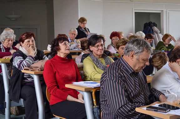 Posluchárny fakulty sociálních studií pravidelně hostí přednášky univerzity třetího věku. Foto: Eva Bartáková
