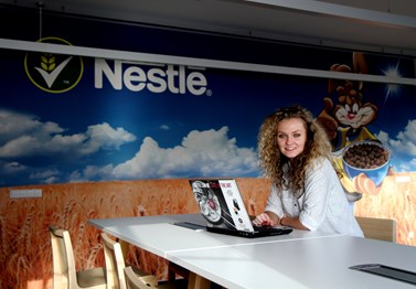 Dominika Zabrucká strávila semestr na PR praxi na tiskovém oddělení ve společnosti Nestlé. Foto: archiv Dominiky Zabrucké