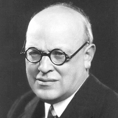 Arne Novák (1880–1939), profesor FF MU v oboru Česká literatura,  v letech 1924–1925 děkan fakulty a v letech 1938–1939 rektor MU