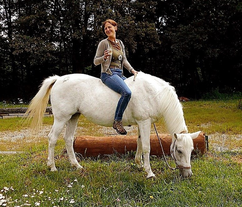 Lenka Lacinová si už jako dítě přála jezdit na koni, svůj velký sen si však splnila až v dospělosti. Foto: archiv Lenky Lacinové