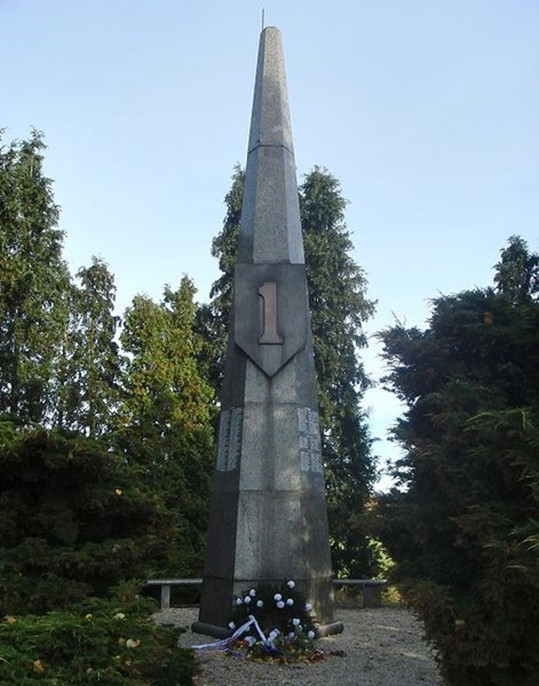 Pomník padlým americkým vojákům poblíž Chebu, Ondřej Žváček, Wikimedia Commons, CC BY-SA 3.0