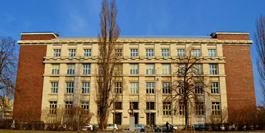 Právnická fakulta v&#160;Brně uzavřela jedno křídlo. Posluchárny možná nahradí kino Scala