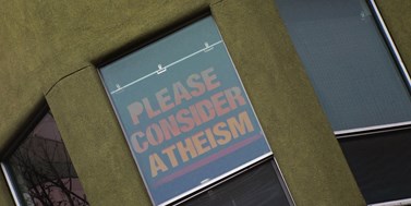 Je ateismus spojen se specifickým způsobem přemýšlení?