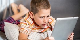 Rodiče se při seznamování dětí na webu bojí pedofilů, ostatní hrozby neřeší