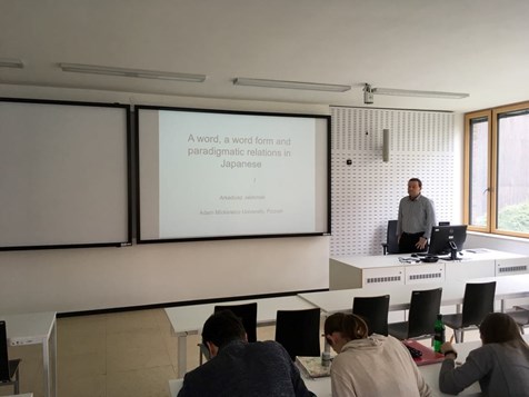 Prof. Jabłoński and his lecture A word, a word form and paradigmatic relations in Japanese