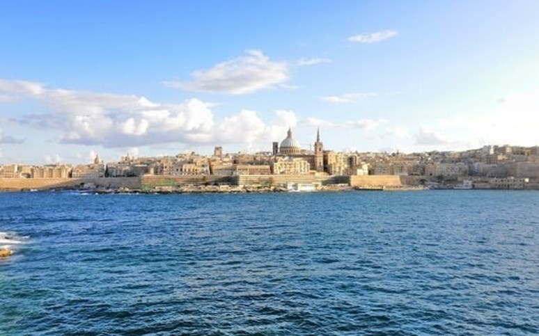 Výhled na hlavní město Vellettu. I se všemi mouchami (a komáry) je Malta moc krásná. Foto: archiv Kamily Krupové