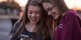 Nová výzkumná zpráva: Chování dospívajících s&#160;epilepsií na internetu