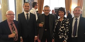 Ostravská univerzita udělila prof. Miloši Štědroňovi čestný doktorát