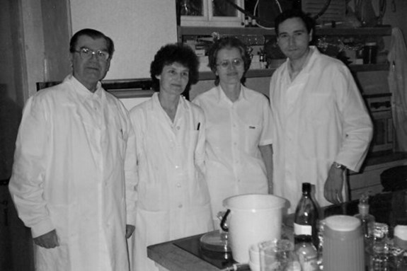 Kolektiv laboratoře koncem 80. let