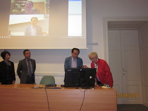 Dr. Mitsuo Takei, M.D., and Medical Staff, Japan, Prof. MUDr. Jarmila Siegelová, DrSc., Masaryk University, discussion