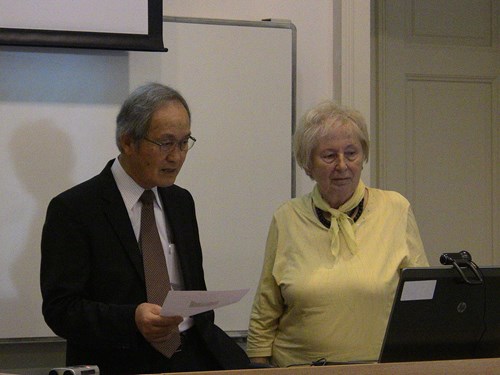 Diskuze prof. Kozaburo Hayashi, PhD., Osaka University, Japonsko a prof. MUDr. Jarmila Siegelová, DrSc.
