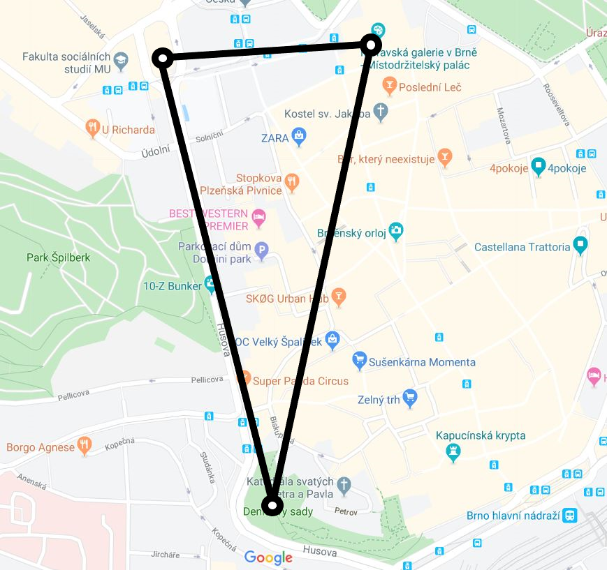 Kompoziční trojúhelník rozprostírající se od Červeného kostela k Denisovým sadům a kostelu sv. Tomáše. Zdroj: Google maps