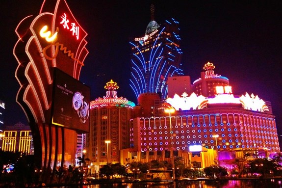 Grand Lisboa Casino v Macau. Foto: archiv A.B.Nunes. 
