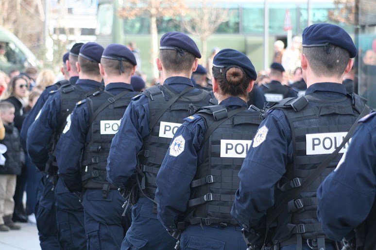 Kosovská policie během přehlídky, ilustrační foto. Foto: SUHEJLO, Wikimedia Commons, CC BY-SA 3.0