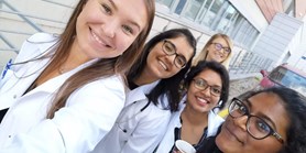 Zahraniční studenti LF MU se zapojili do pomoci našemu zdravotnictví