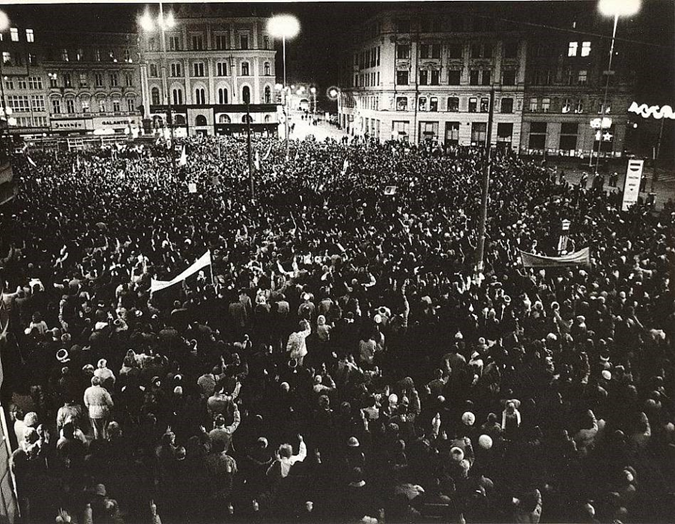 The demonstration at Náměstí Svobody in Brno on November 20. Source: http://www.zpravybrno.cz/item/31-v-brne-byl-dulezitejsi-20-listopad-1989.html