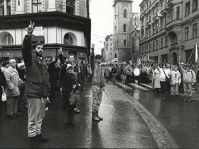 The demonstration at Náměstí Svobody in Brno on November 20, 1989. Source: http://www.zpravybrno.cz/item/31-v-brne-byl-dulezitejsi-20-listopad-1989.html 