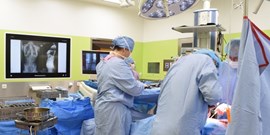 The world's&#160;first operation of paediatric scoliosis with a&#160;new spinal system took place at the Brno University Hospital