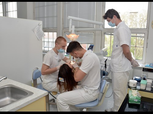 Lékařská fakulta MU: výuka Zubního lékařství ve Fakultní nemocnici u sv. Anny v Brně