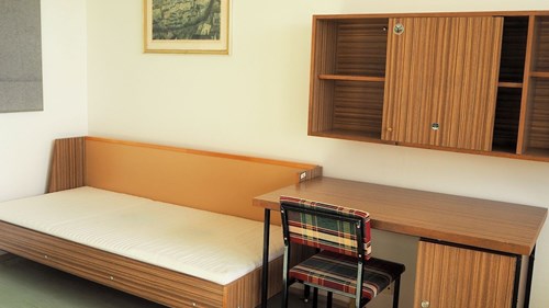 Vinařská hall of residence - double room - older furniture