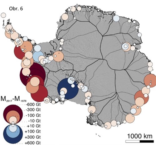 Mapka Antarktidy pomocí kartodiagramů vyjadřuje, kde přibýval led (modré kruhy) nebo naopak ubýval (červeně). Největší úbytky hmoty od r. 1979 (kdy začaly satelitní měření) jsou vidět na Západní Antarktidě. Jednotky jsou v gigatunách, tedy miliardách tun.