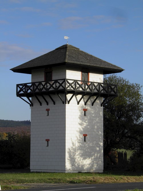 Rekonstrukce strážní věže přítomné na limes romanus na rýnské či dunajské hranici.