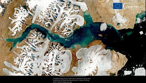 Masivní tání ledovce ve fjordu Ingolf (Grónsko) - snímek z družice Sentinel 2