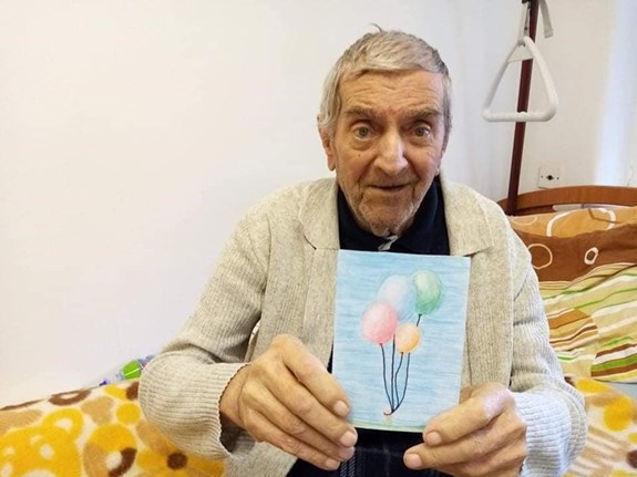 The project has been a great success with seniors and many of the postcards adorn their bedside tables. Source: Úsměv do schránky.