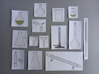 Obr. 1a: Kartičky s obrázky laboratorního skla