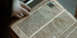 Filozofická fakulta se pyšní zrestaurovanou Pražskou biblí