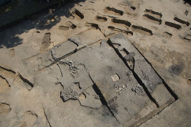 Odkryté základy kostela na Severovýchodním předhradí