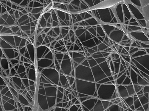 Nanovlákna z PVDF materiálu - zvětšení 15000x