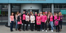Oblékly jsme se do růžové v&#160;rámci měsíce boje proti rakovině prsu