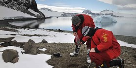 Známku Testováno v&#160;Antarktidě získaly bundy Expedition