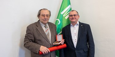 Vítězslav Otruba receives the Bronze Medal of MU