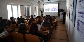 Na exkurzi po Farmaceutické fakultě MU přijeli studenti ze střední školy na Slovensku