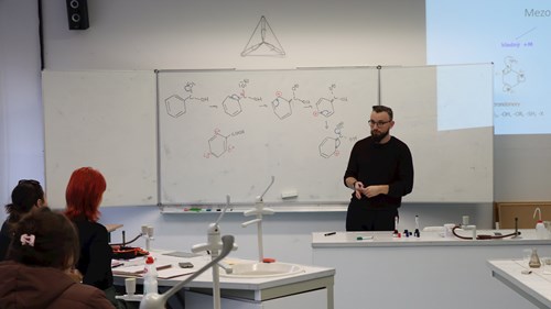 Výuka chemie na Bilingválnom gymnáziu C. S. Lewisa v Bratislavě