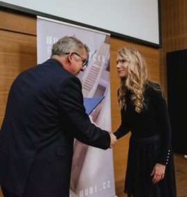 Dr. Barbora Svobodová získala Cenu děkanky za svou disertační práci Role literatury v systému meziválečného baťovského Zlína.