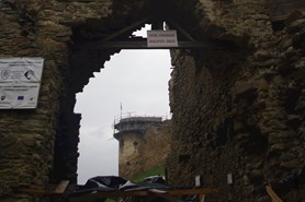 Detailní pohled na bránu Zborovského hradu