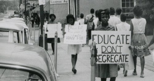 Protestní pochod za zrušení segregace škol