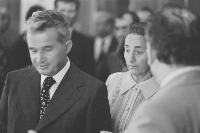 Nicolae Ceaușescu s manželkou Elenou na fotografii z roku 1976. Foto: Nicolae Ceausescu in Chisinau (1976), Ion Chibzii, Wikimedia Commons, CC BY-SA 2.0
