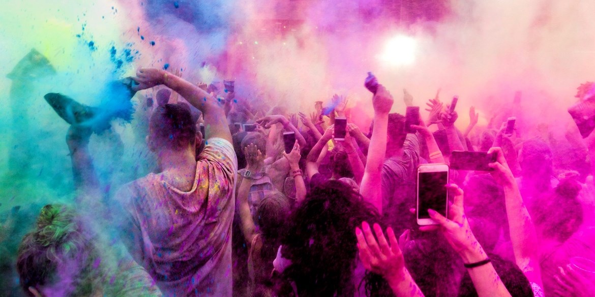 Festival barev Holi dorazí 18. března do Brna