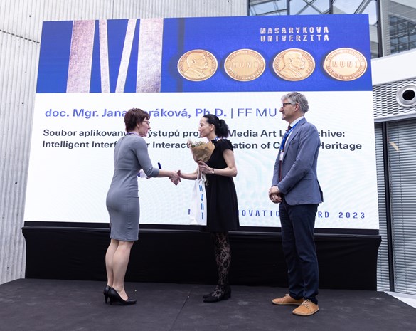 Ceny MUNI Innovation Award 2023 získali Dana Hlaváčková, Richard Holaj a Jana Horáková