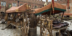 I&#160;středověk znal obchodní domy. Nejvýznamnější akcí byly jarmarky