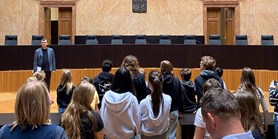 TZ: Děti a&#160;mladí lidé na Ústavním soudu. Díky MjUNI si vyzkoušeli roli studenta práv nanečisto