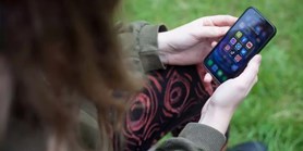 Čeští teenageři zapnou displej mobilu 78krát denně. Michaela Lebedíková pro Seznam zprávy.