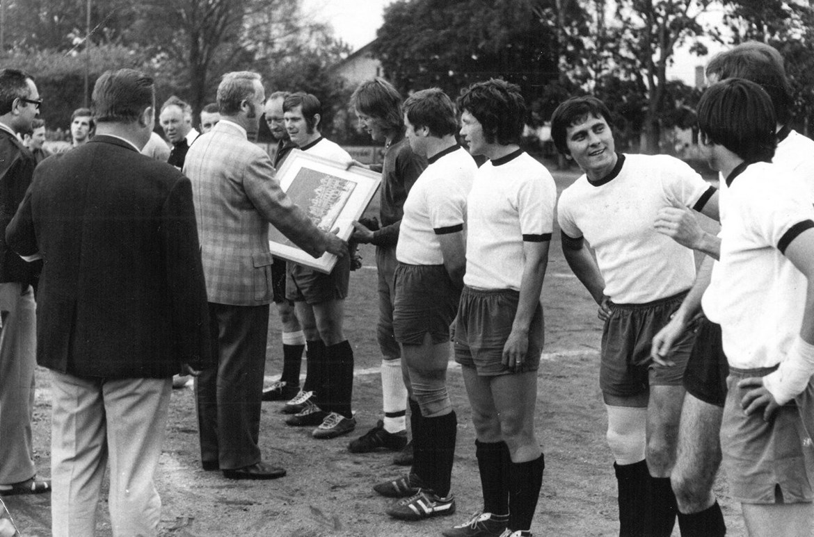 Karel Kalla, as chairman of FK Pelhřimov, says goodbye to future goalkeeping legend Josef Hron, before his transfer to Brno's Zbrojovka, which he helped to win the league title in 1978.u.
